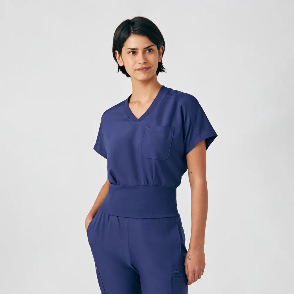 LT123 Forward 2-Pocket V-Neck Top
