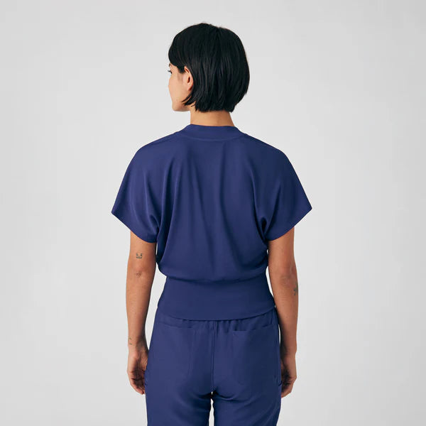 LT123 Forward 2-Pocket V-Neck Top