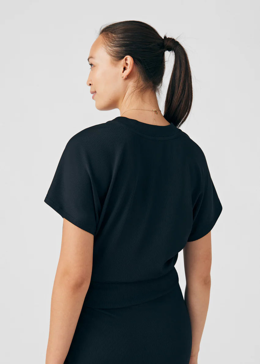 LT123 Forward 2-Pocket V-Neck Top