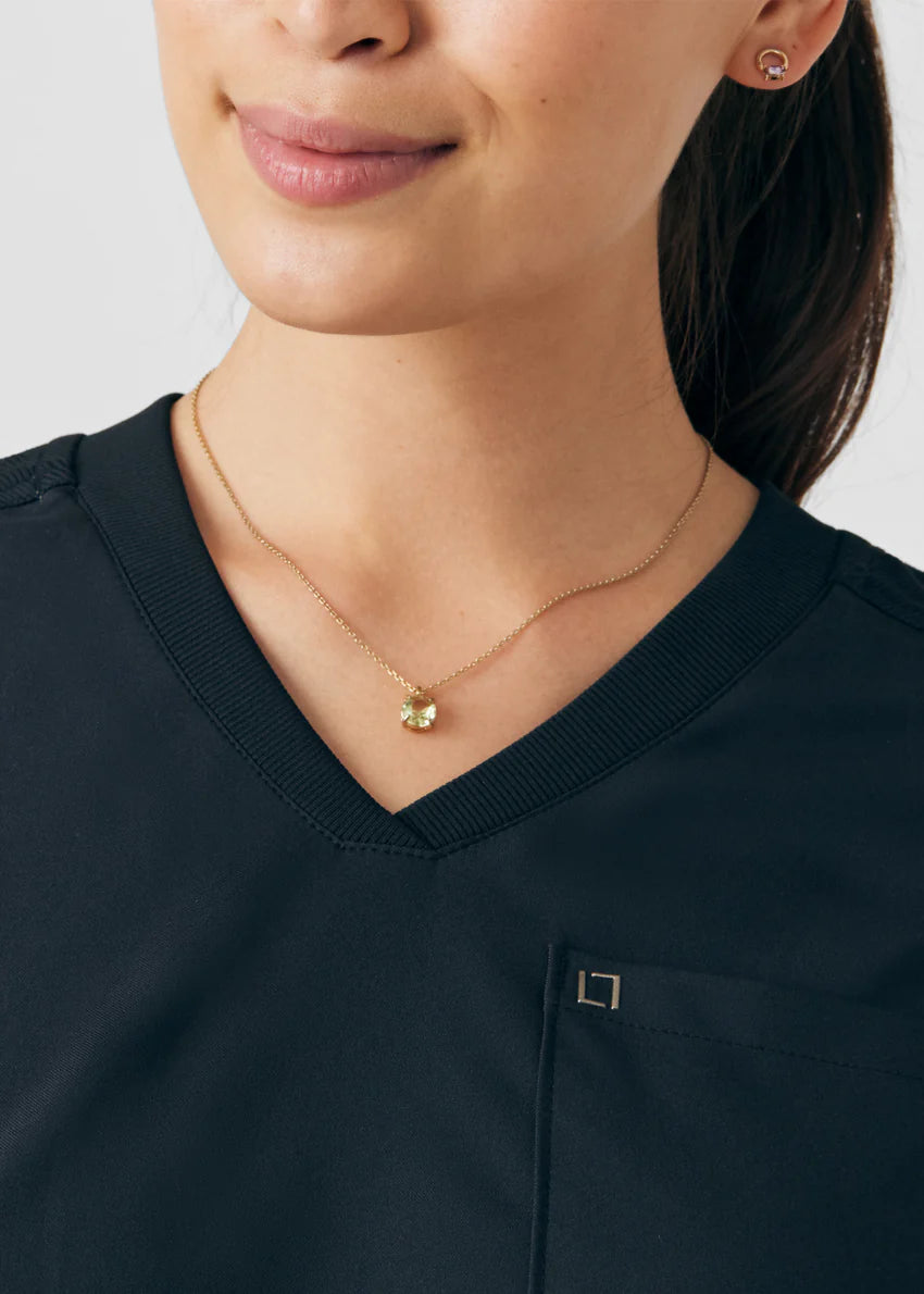LT123 Forward 2-Pocket V-Neck Top