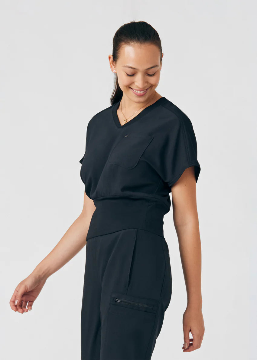 LT123 Forward 2-Pocket V-Neck Top