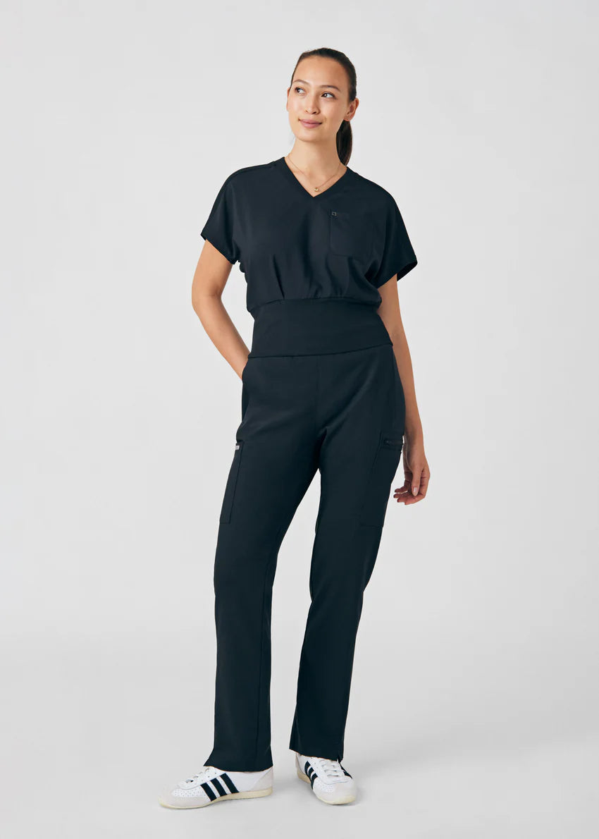 LT123 Forward 2-Pocket V-Neck Top