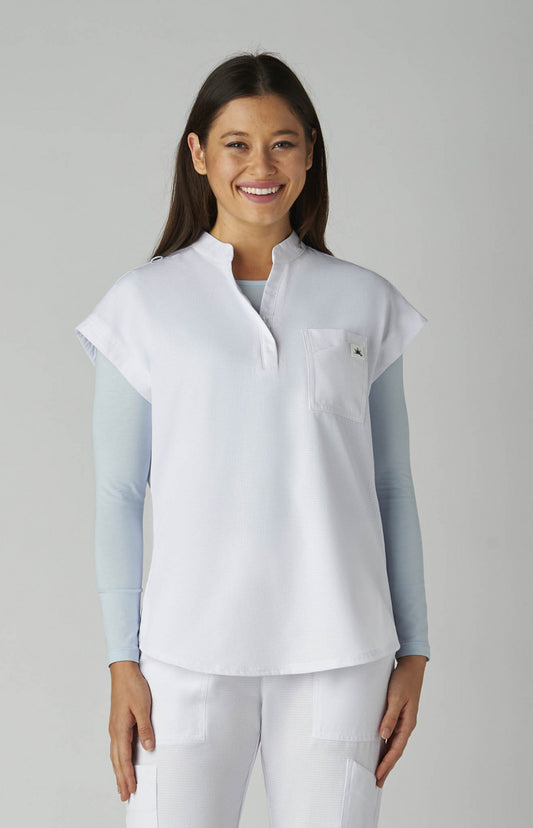 1131 - Catrin 2-Pocket Scrub Top