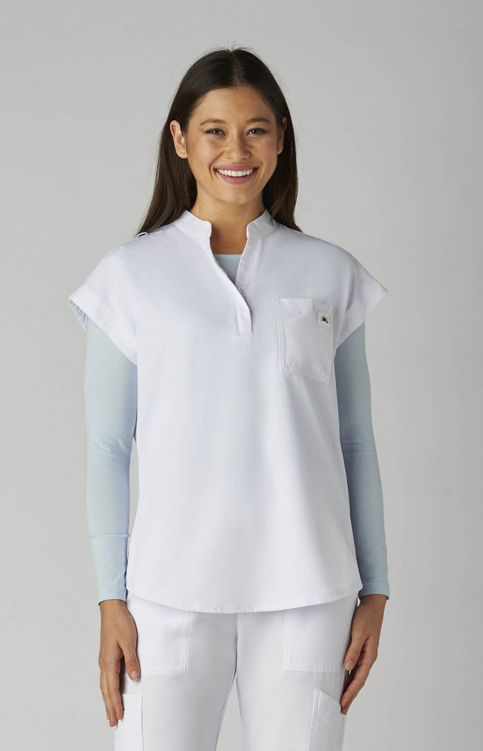 1131 - Catrin 2-Pocket Scrub Top
