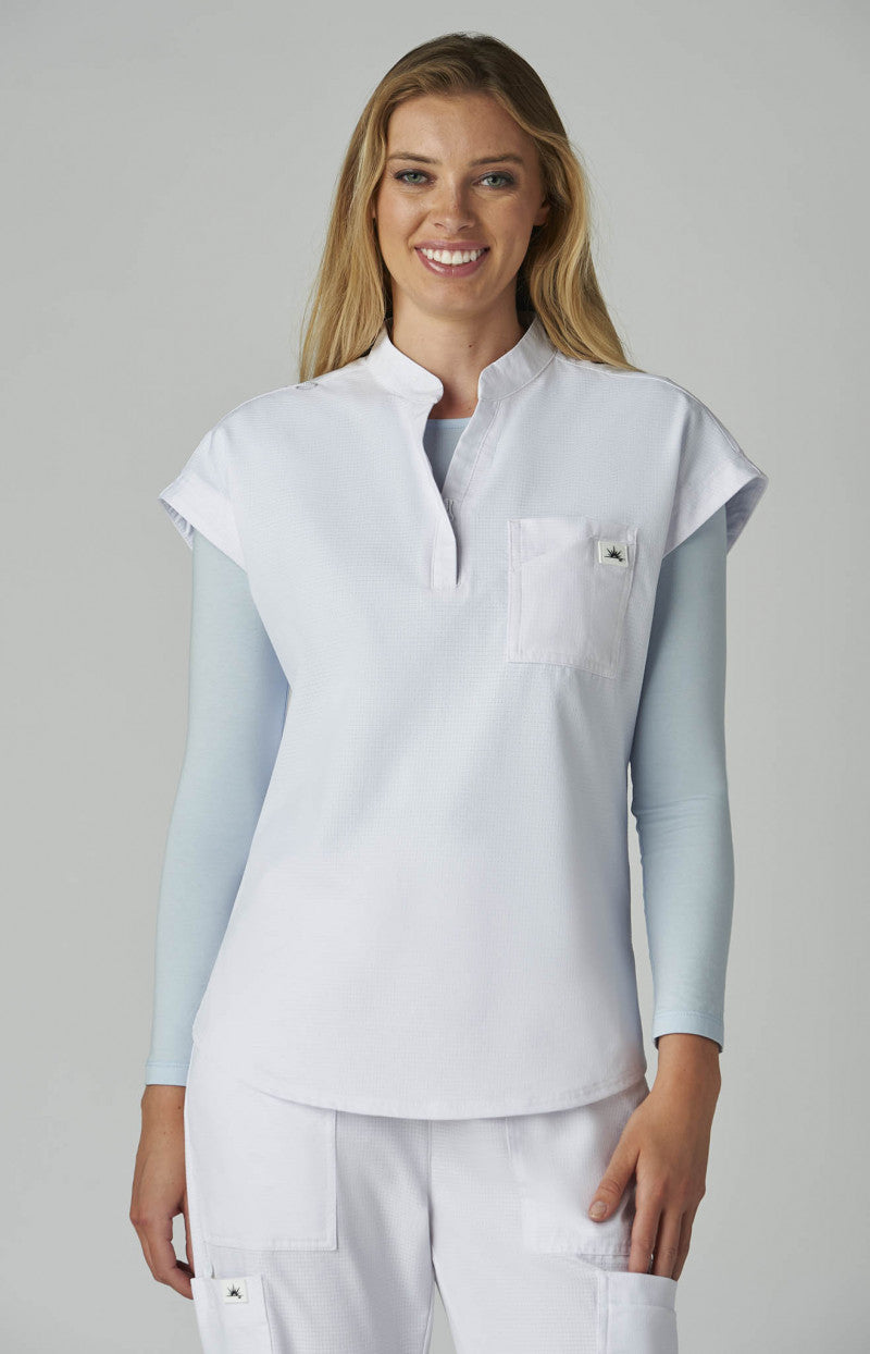1131 - Catrin 2-Pocket Scrub Top