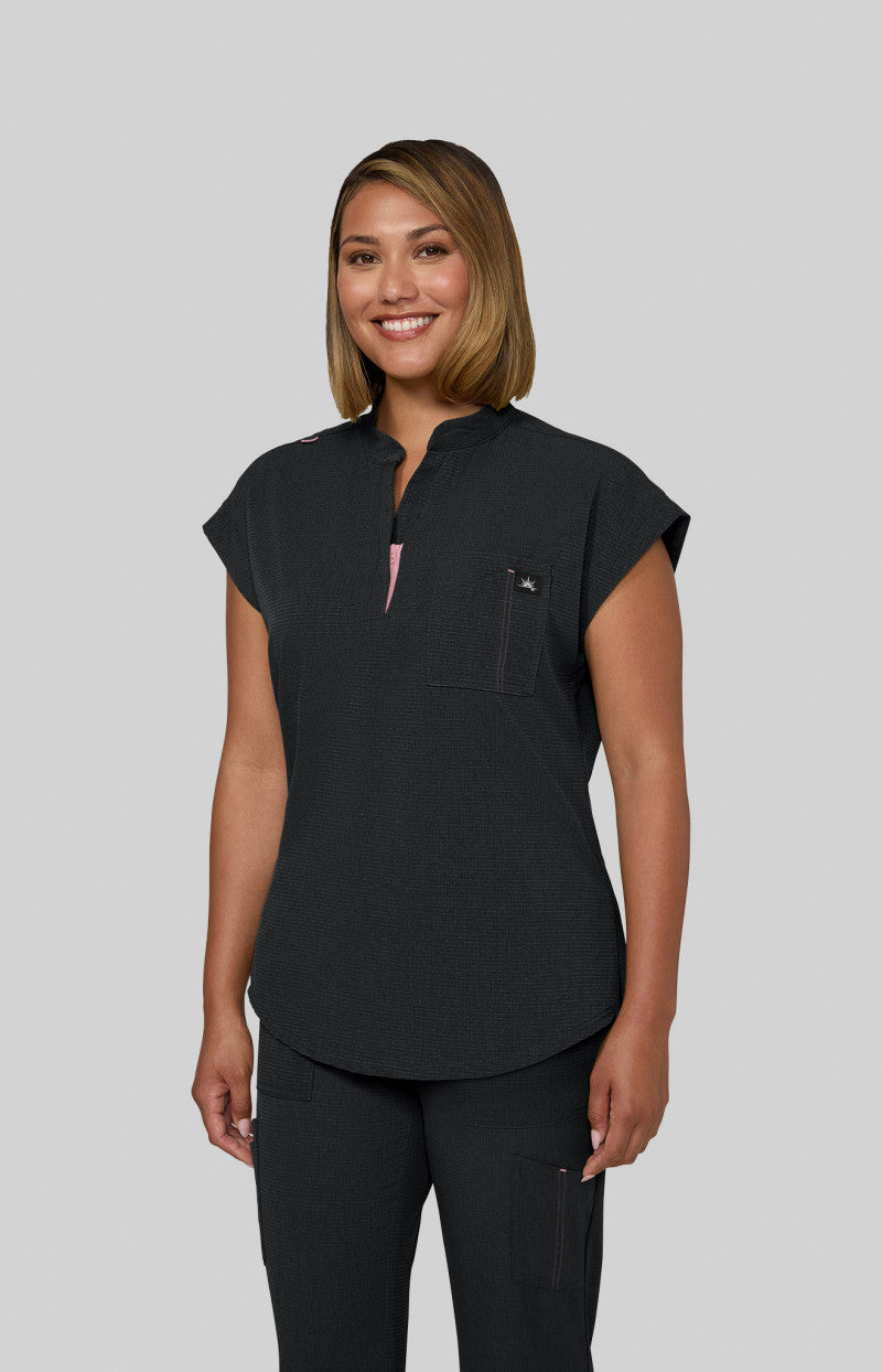 1131 - Catrin 2-Pocket Scrub Top
