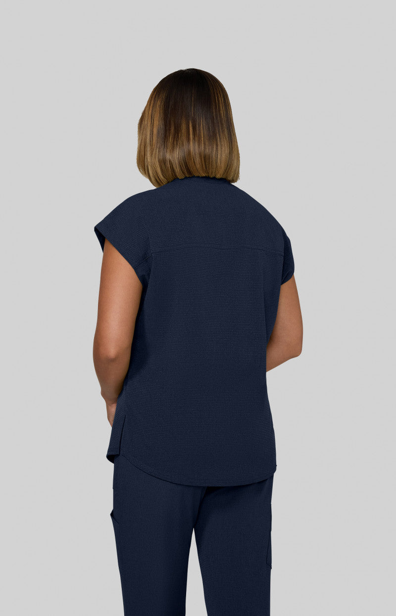 1131 - Catrin 2-Pocket Scrub Top